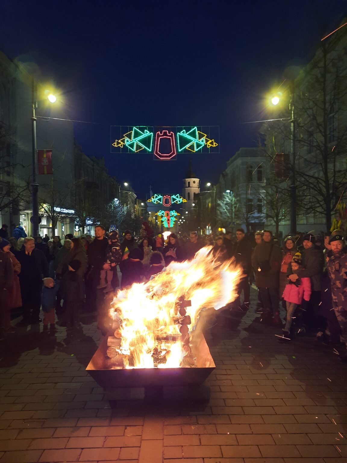 Ogniska na alei Giedymina. Obchody Swięta Niepodległości Litwy. Wilno