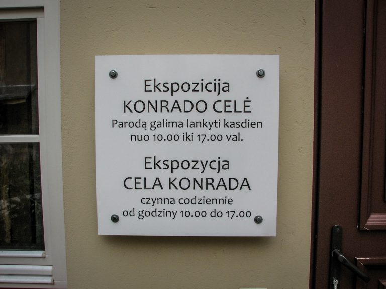 Tablica informacyjna - Cela Konrada